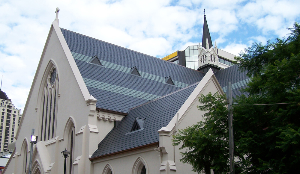 St Patrick's Cathedral de Auckland con su cubierta de pizarra natural en el centro de la ciudad