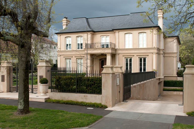 Gran residencia clásica en Australia con cubierta de pizarra natural de Pizarras del Carmen