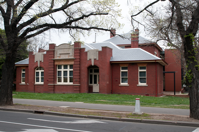 Edificio histórico de ladrillo en Australia rehabilitado con cubierta de pizarra natural