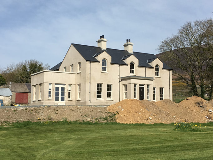 Vivienda unifamiliar en Irlanda de reciente construcción con cubierta de pizarra natural